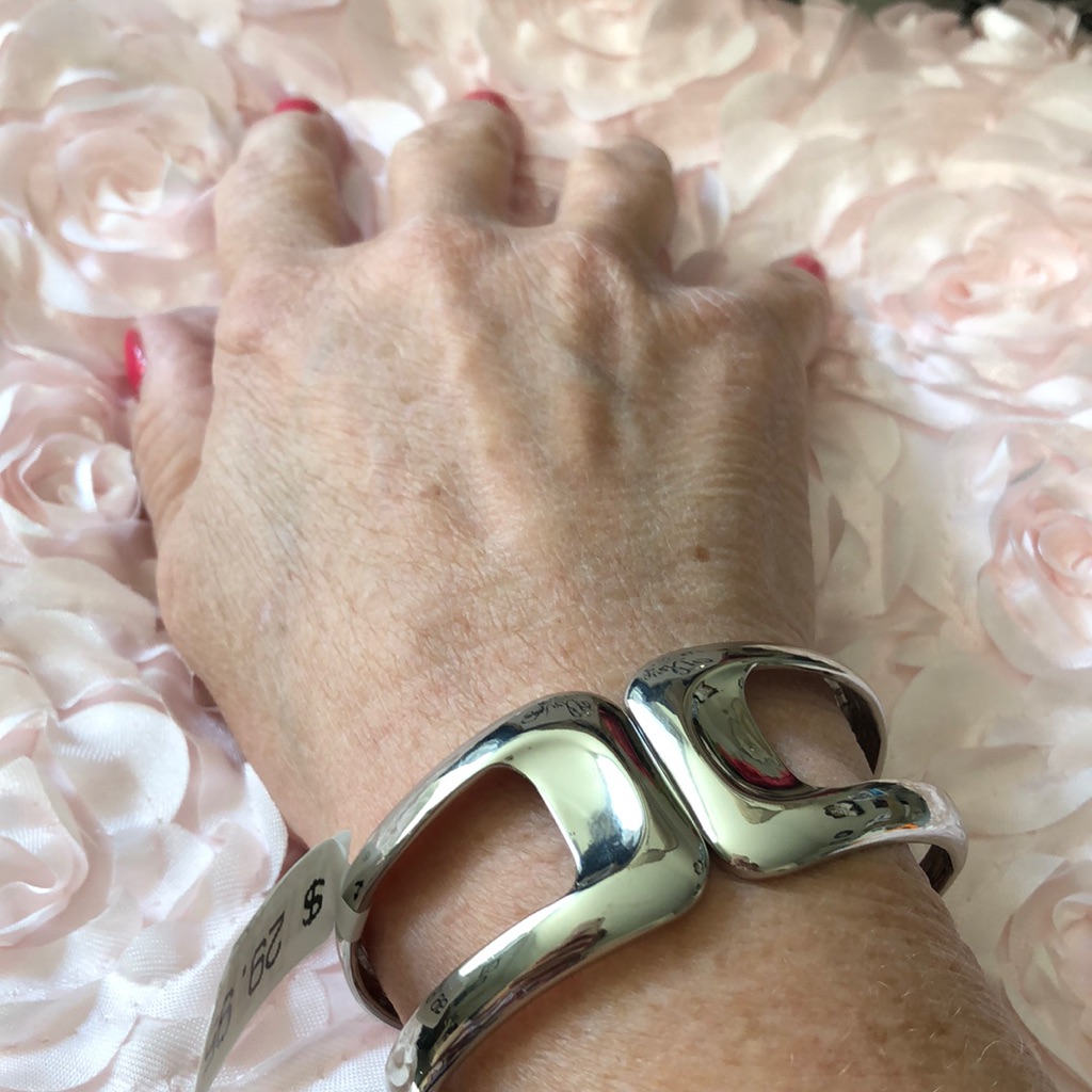 Nwt Silver Tone Hinged Cuff Bracelet 8$